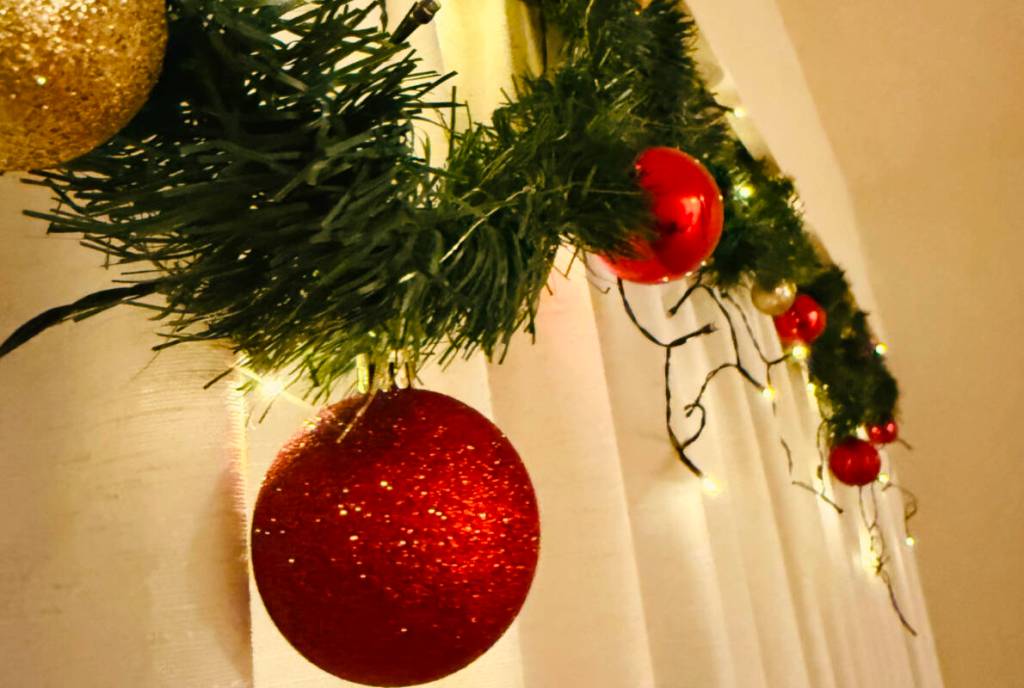 Victoria experts offer tips on navigating mental health over the holidays