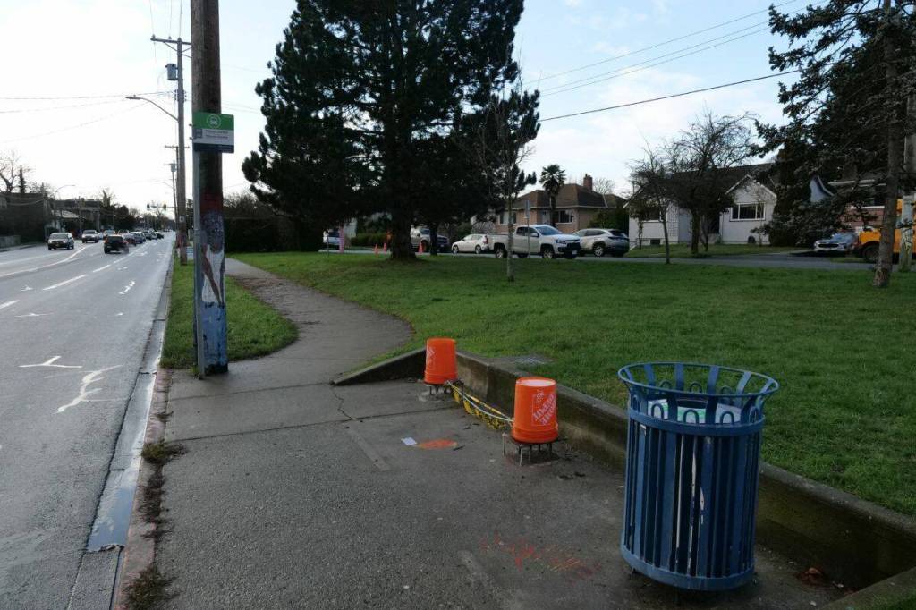 Victoria to begin replacing bus shelters with 4 new installs