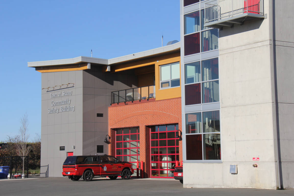 LETTER : Sidney fire hall flag is too large